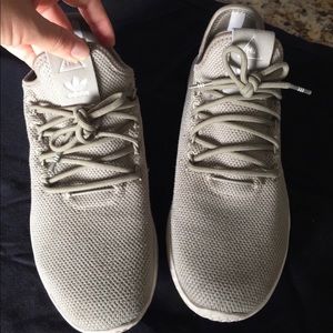 Pharrell Williams tennis hu